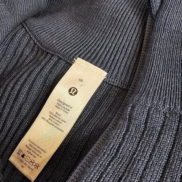 Lululemon On The Go Poncho, Merino Wool, Blue, Navy, Zip, Wrap, Scarf, Sweater - Picture 6 of 7